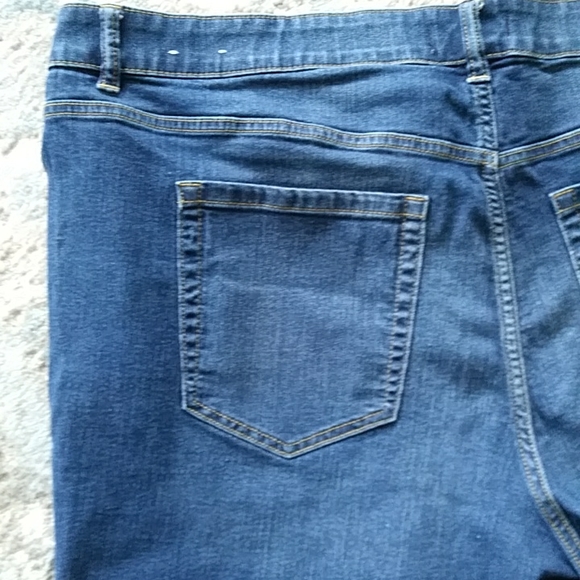 Lane Bryant Mid-Rise Girlfriend Short Flex Shorts - Picture 9 of 12